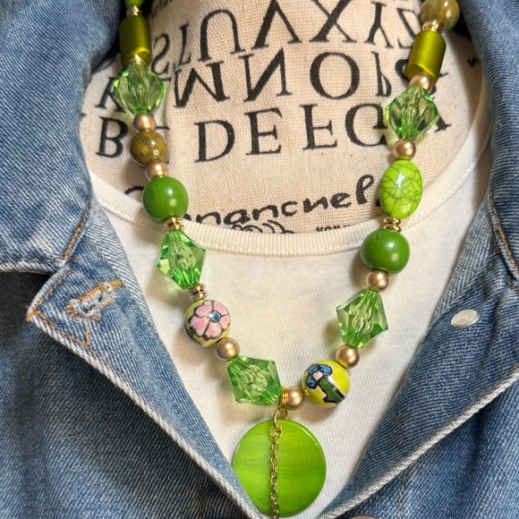 Alquimia Green and Gold Necklace - Picture 2 of 5